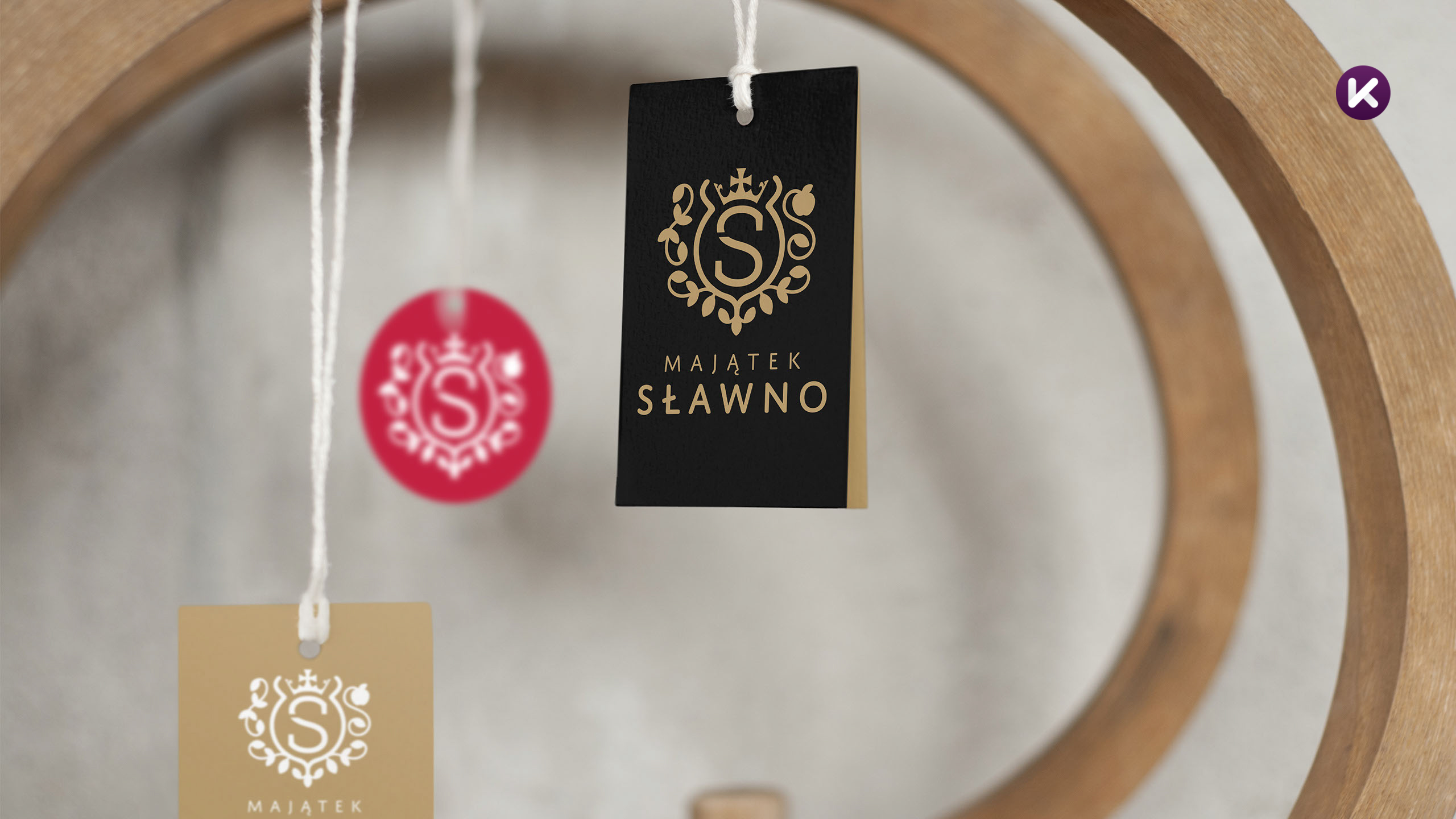 Logo na zawieszce w różnych wariantach