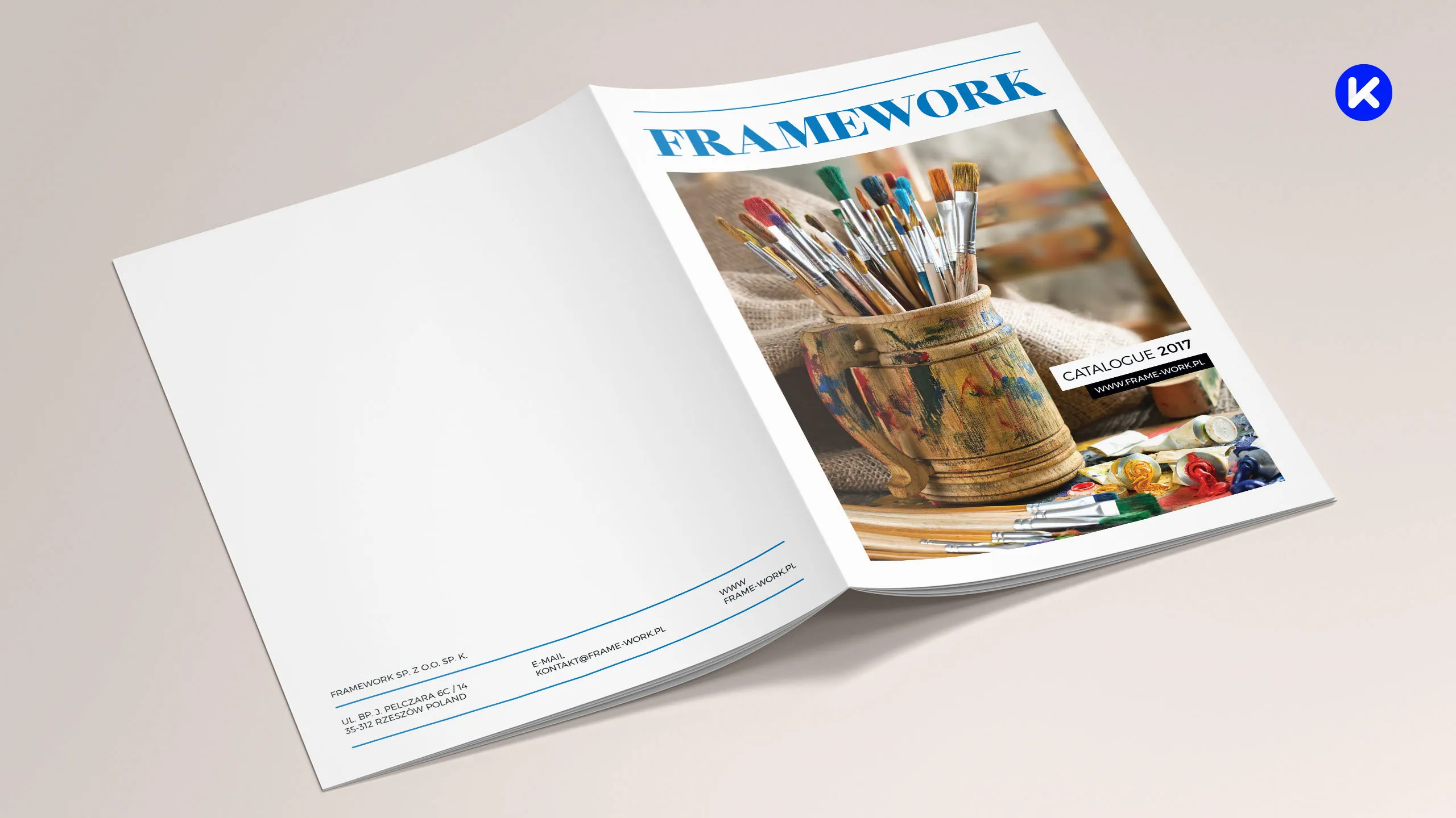 Okładka katalogu produktowego Framework z fotografią pędzli malarskich w drewnianym pojemniku.