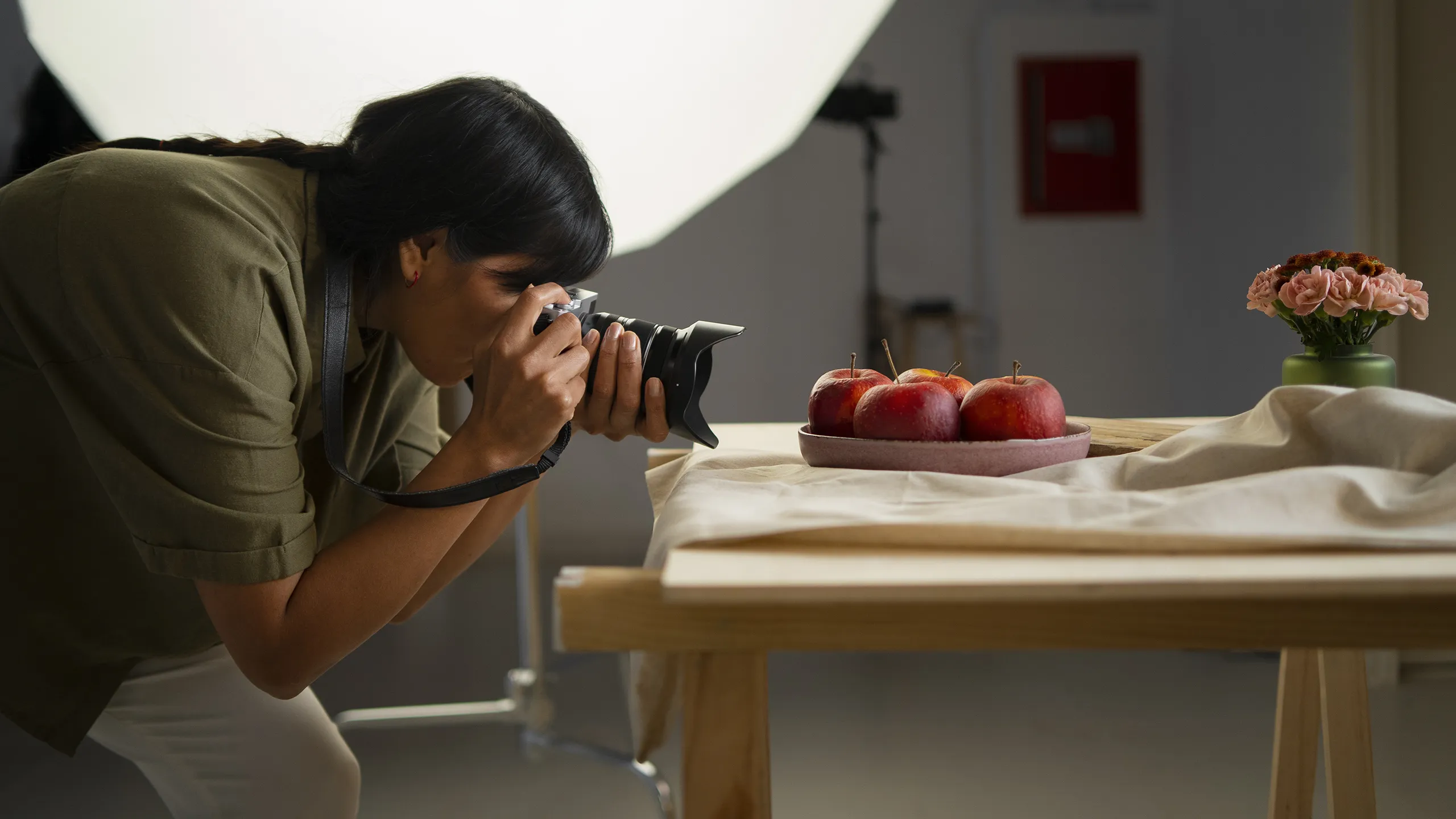 Fotografia produktowa w studio w Mielcu – sesja zdjęciowa jabłek