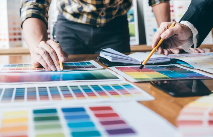 Projektowanie graficzne do druku i analiza kolorów na wydrukowanych próbach
